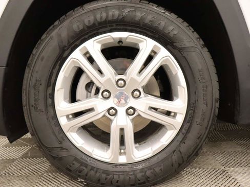 Used 2024 GMC Terrain SLE image 6