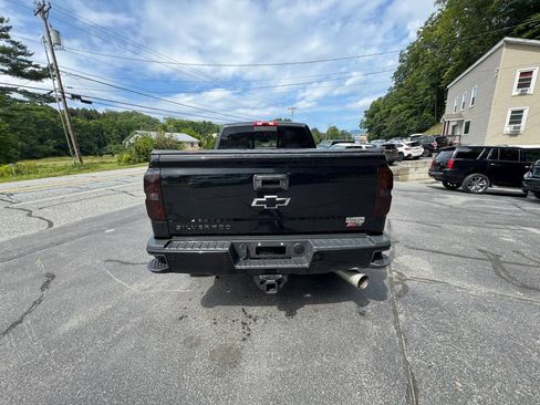 Used 2019 Chevrolet Silverado 2500 LT w/ Midnight Edition AWD/4WD image 4