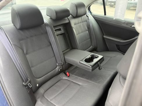 Used 2011 Volkswagen Jetta SE FWD image 15