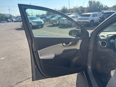 Used 2023 Hyundai Kona SE FWD image 22