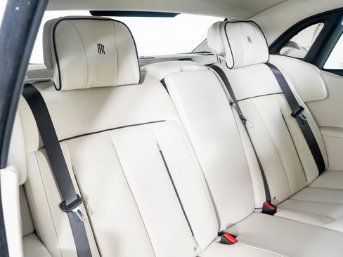 Used 2019 Rolls-Royce Phantom Sedan image 31