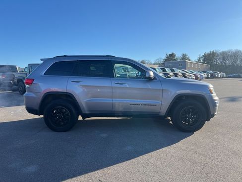 Certified 2019 Jeep Grand Cherokee Laredo image 8