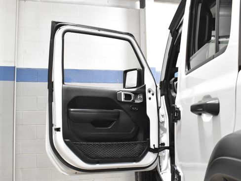 Used 2021 Jeep Wrangler Unlimited Willys image 9