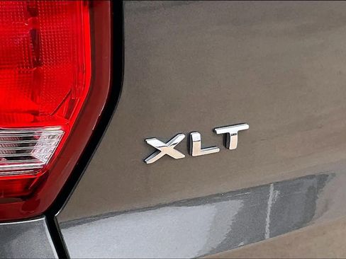 Used 2017 Ford Explorer XLT w/ Equipment Group 202A AWD/4WD image 10