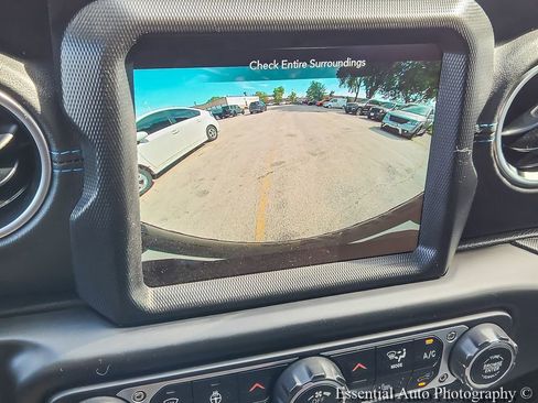 Used 2021 Jeep Wrangler Unlimited Rubicon 4xe w/ Cold Weather Group AWD/4WD image 15