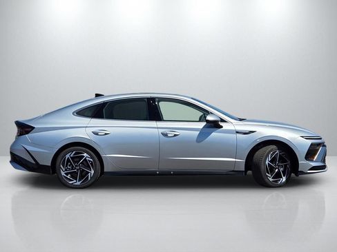 New 2026 Hyundai Sonata SEL FWD image 3