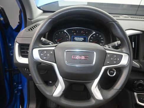Used 2024 GMC Terrain SLE w/ Driver Convenience Package FWD image 8