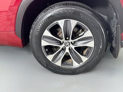 Used 2022 Toyota Highlander XLE AWD/4WD image 31