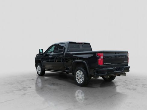 Used 2023 Chevrolet Silverado 2500 High Country w/ Z71 Off-Road Package image 5