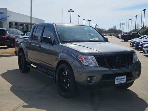 Used 2020 Nissan Frontier SV w/ Midnight Edition Floor Mats image 3