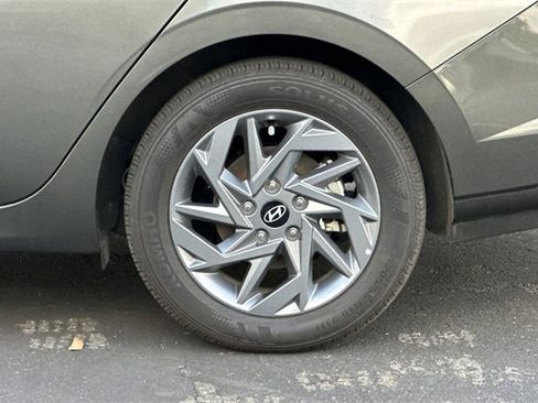 Used 2025 Hyundai Elantra Blue image 27