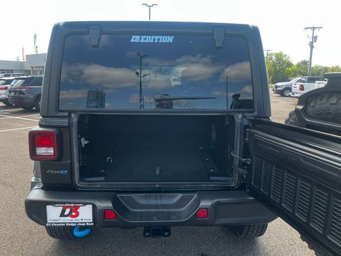 Used 2024 Jeep Wrangler Unlimited Rubicon 4xe image 38