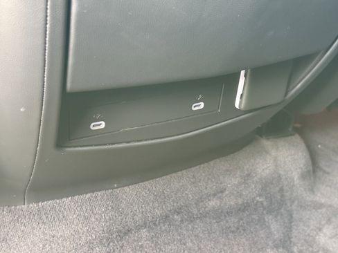 Used 2022 Cadillac Escalade Premium Luxury image 16