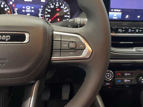 Certified 2026 Jeep Compass Latitude AWD/4WD image 18