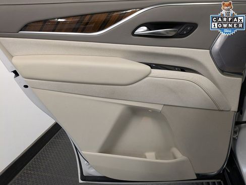 Used 2022 Cadillac Escalade Premium Luxury Platinum w/ Heavy-Duty Trailer Package AWD/4WD image 21
