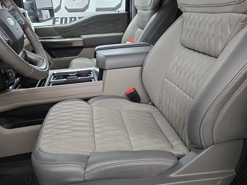 Used 2025 Ford F350 Platinum w/ Platinum Plus Package image 6