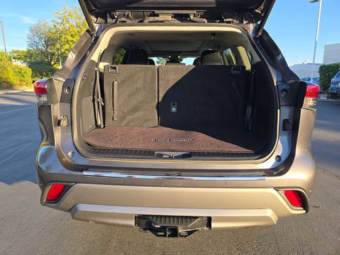 Certified 2021 Toyota Highlander Platinum image 16