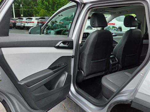 Used 2023 Volkswagen Taos SE w/ Panoramic Sunroof Package FWD image 37