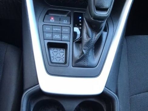 Used 2021 Toyota RAV4 LE w/ Carpet Mat Package (TMS) AWD/4WD image 24