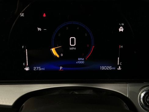 Used 2025 Chevrolet Trax LT w/ LT Convenience Package image 16