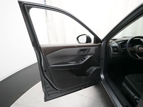 Used 2023 Nissan Rogue S AWD/4WD image 27