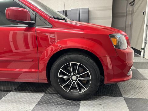 Used 2016 Dodge Grand Caravan SE image 5