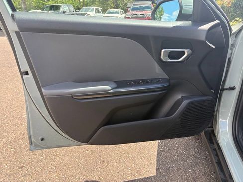 Used 2025 Kia K4 FWD image 9