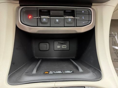 Used 2023 GMC Acadia Denali w/ Denali Technology Package image 19