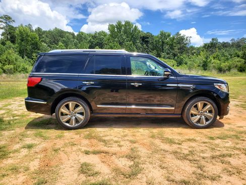 Used 2018 Lincoln Navigator Reserve AWD/4WD image 16