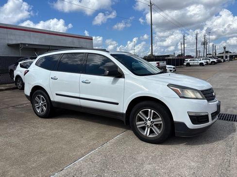 Used 2017 Chevrolet Traverse LS FWD image 4
