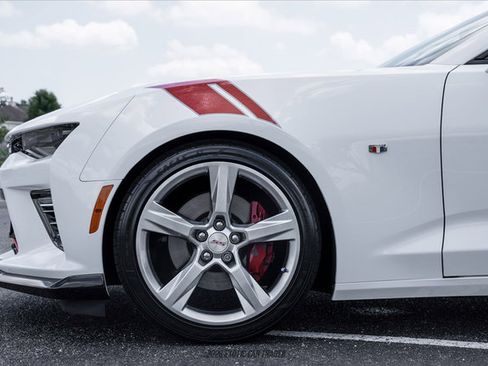 Used 2017 Chevrolet Camaro SS RWD image 4
