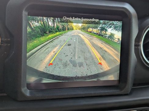Used 2020 Jeep Wrangler Unlimited Sahara AWD/4WD image 26