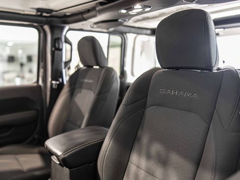 Used 2022 Jeep Wrangler Unlimited Sahara w/ Cold Weather Group image 16