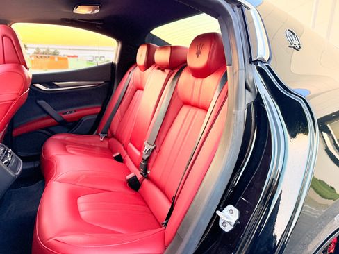 Used 2018 Maserati Ghibli GranSport image 34