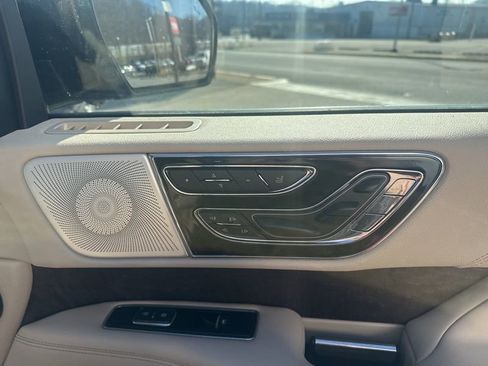 Used 2021 Lincoln Navigator Reserve w/ Luxury Package AWD/4WD image 20
