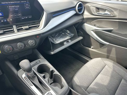 Certified 2024 Chevrolet Trax LS w/ LS Convenience Package FWD image 31