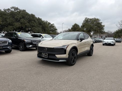 New 2026 Volvo EX30 Cross Country Ultra image 2