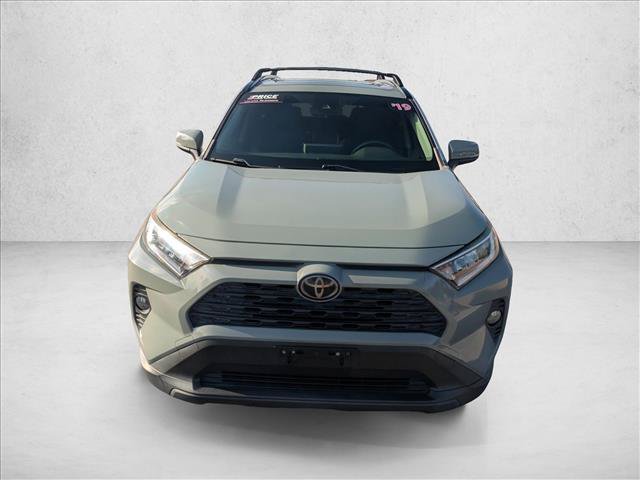 Used 2019 Toyota RAV4 XLE w/ Convenience Package FWD image 2