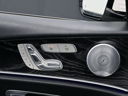 Used 2019 Mercedes-Benz E 300 4MATIC image 12