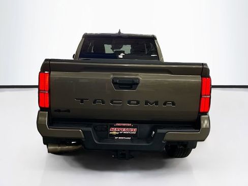 Used 2025 Toyota Tacoma TRD Sport image 7