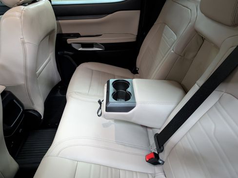 Used 2024 Ford Ranger Lariat w/ Trailer Tow Package image 10