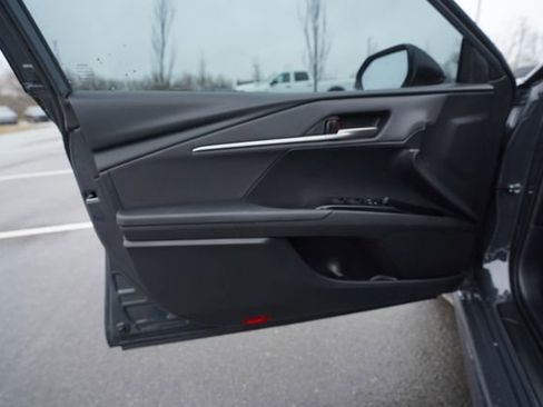 Used 2025 Toyota Camry SE image 13