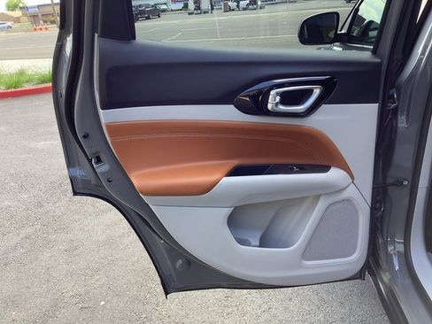 Used 2024 Jeep Compass Limited image 23