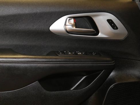 Used 2022 Chrysler Pacifica Touring-L w/ S Appearance Package FWD image 62