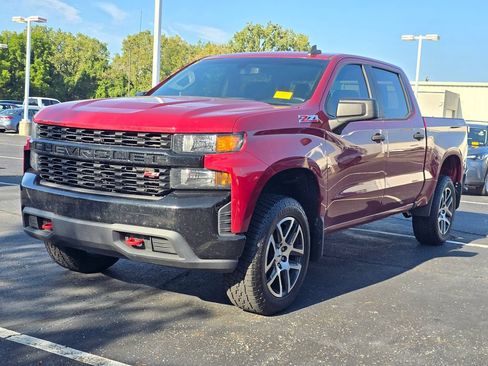 Used 2019 Chevrolet Silverado 1500 Custom Trail Boss w/ Custom Convenience Package AWD/4WD image 3
