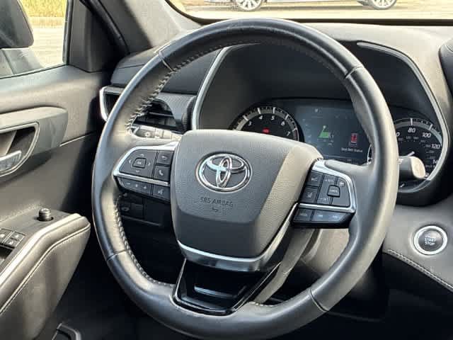Used 2021 Toyota Highlander XSE FWD image 25