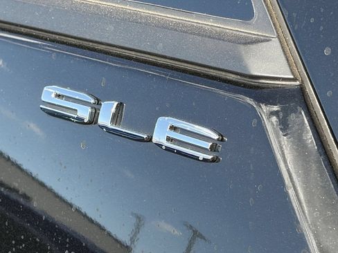 Used 2023 GMC Terrain SLE FWD image 9