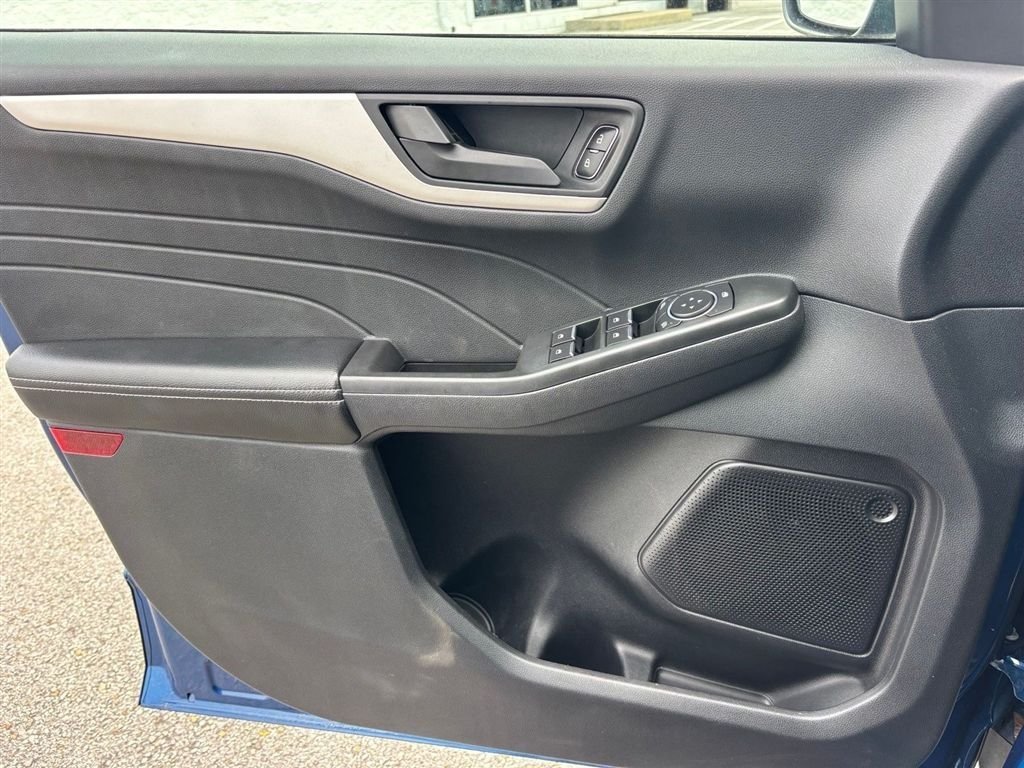 Used 2022 Ford Escape SE FWD image 12