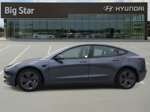 Used 2023 Tesla Model 3 Standard Range RWD image 2