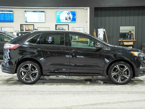 Used 2023 Ford Edge ST image 4